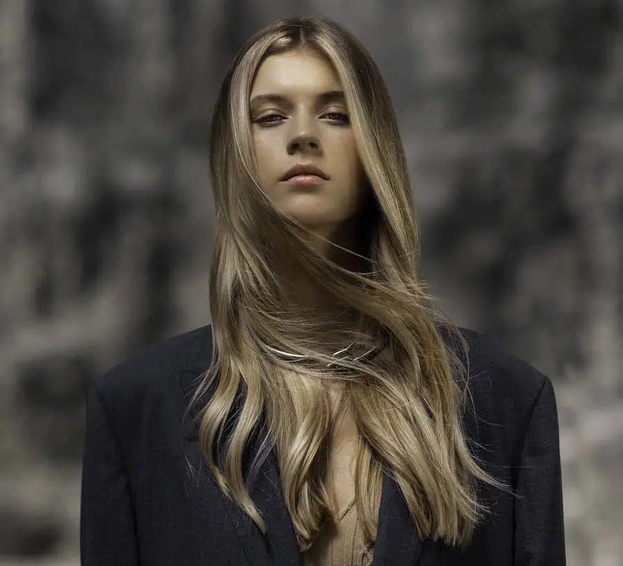 capelli biondi balayage Face Framing 2022