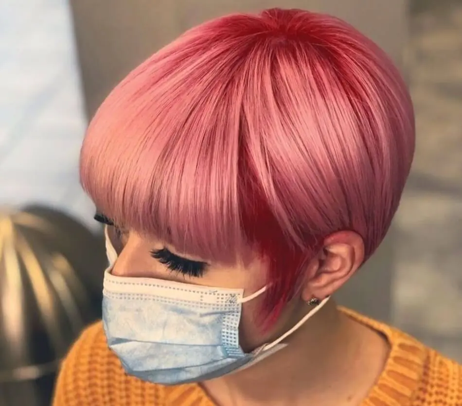 capelli corti con frangia