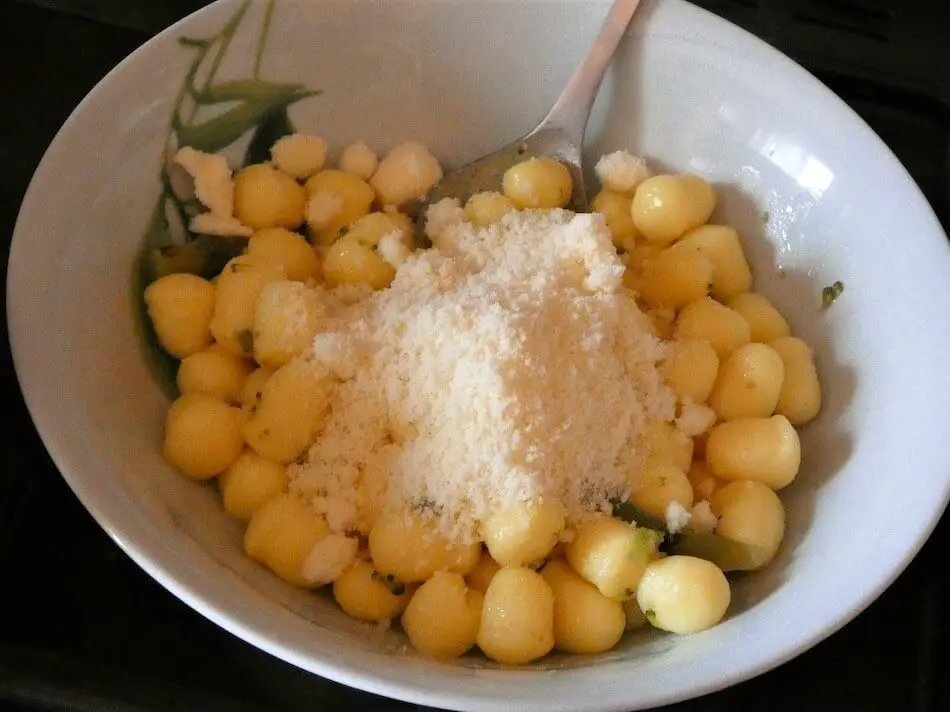 preparazione gnocchi gratinati