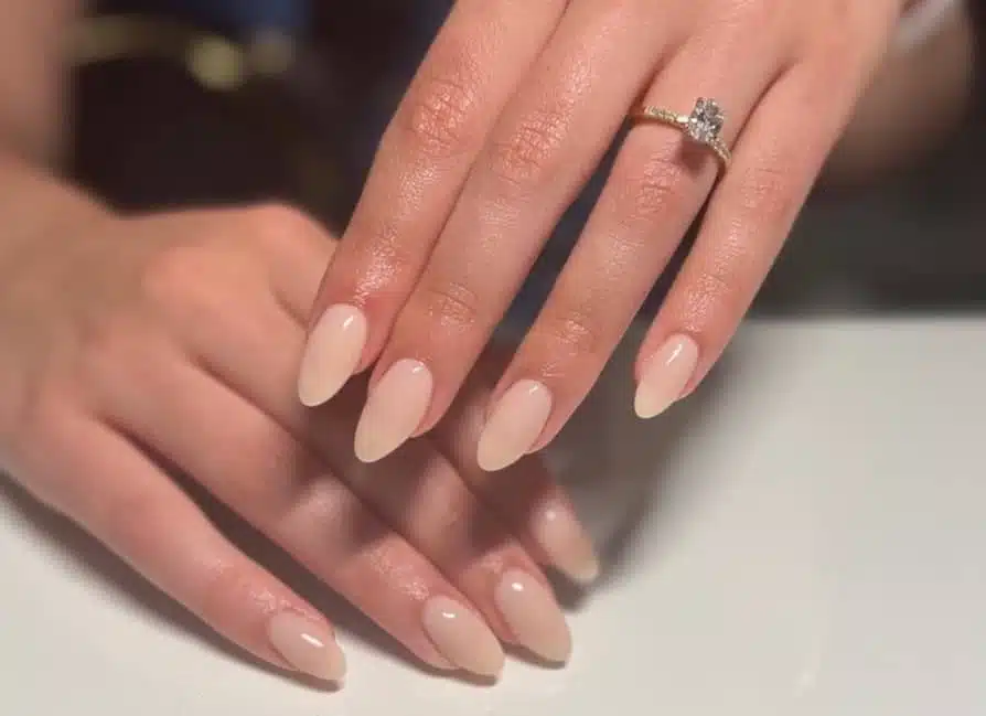 unghie gel color carne 2023