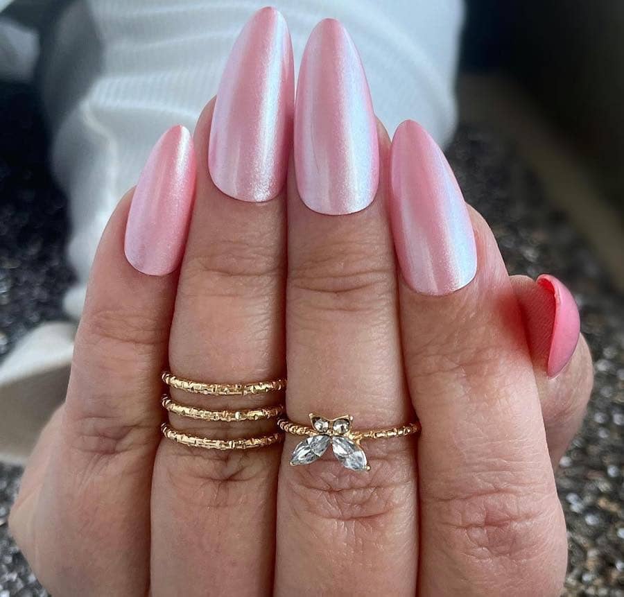 unghie rosa perlate estate 2023-instagram