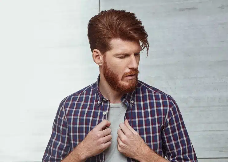 barba con capelli medio corti