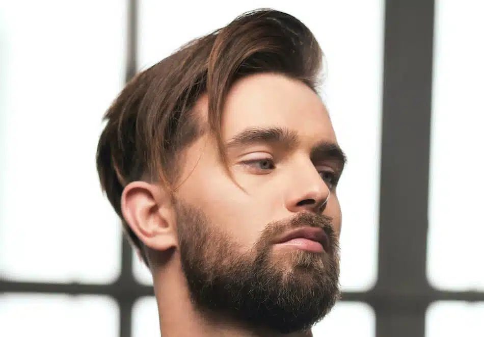 capelli uomo con ciuffo lungo
