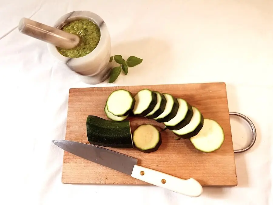 prearazione spaghetti zucchine pesto