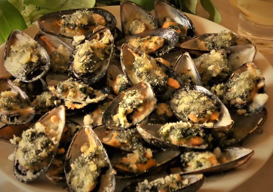 cozze gratinate al pecorino e brandy ricetta