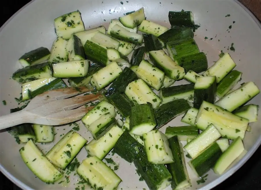 zucchine in padella al vino foto