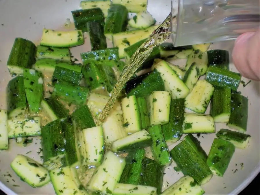 zucchine maggiorana e vino