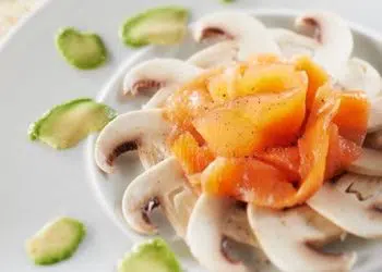 carpaccio funghi avocado salmone