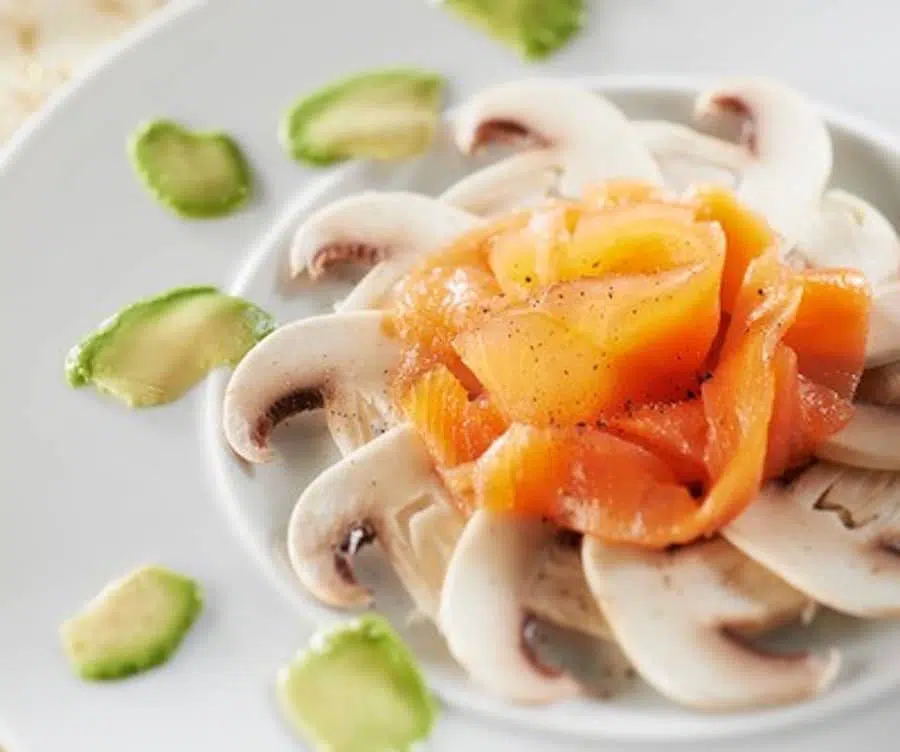 carpaccio funghi avocado salmone