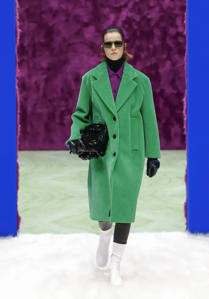Moda inverno 2022 cappotti verdi abbinamenti Prada