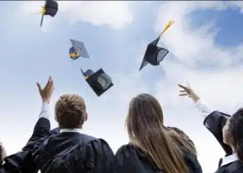 50 frasi belle per auguri di laurea