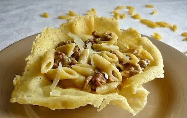 cestini di pasta con ragu di maiale