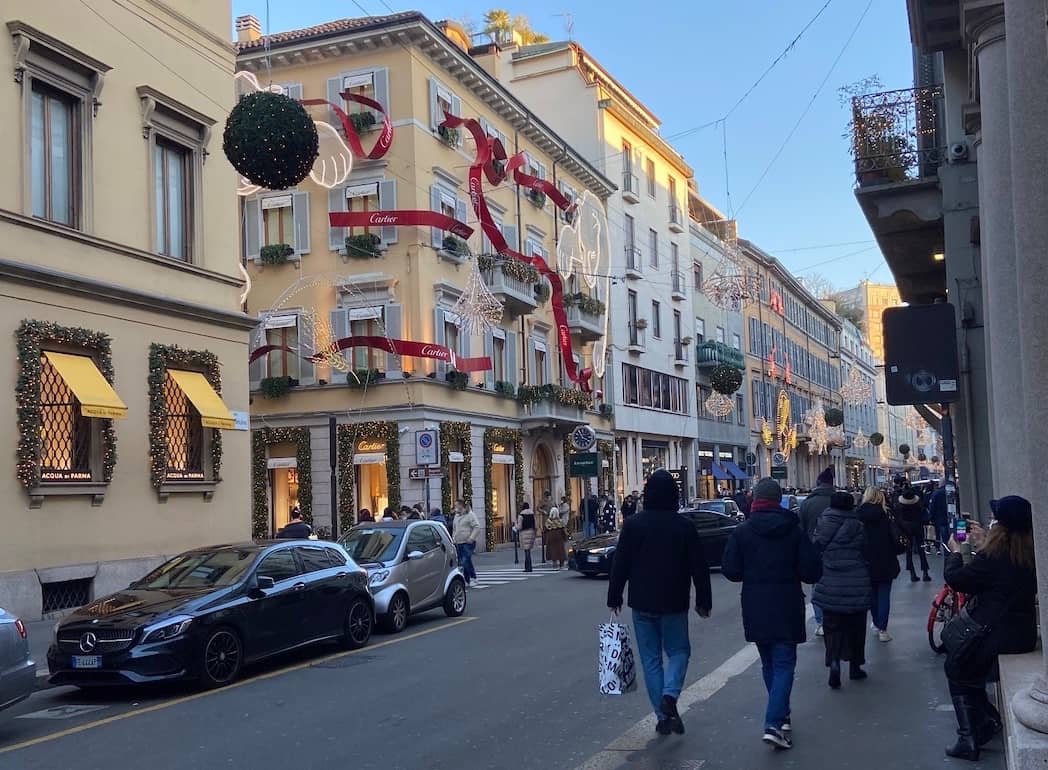 Capodanno zona arancione Milano via Montenapoleone Natale 2021