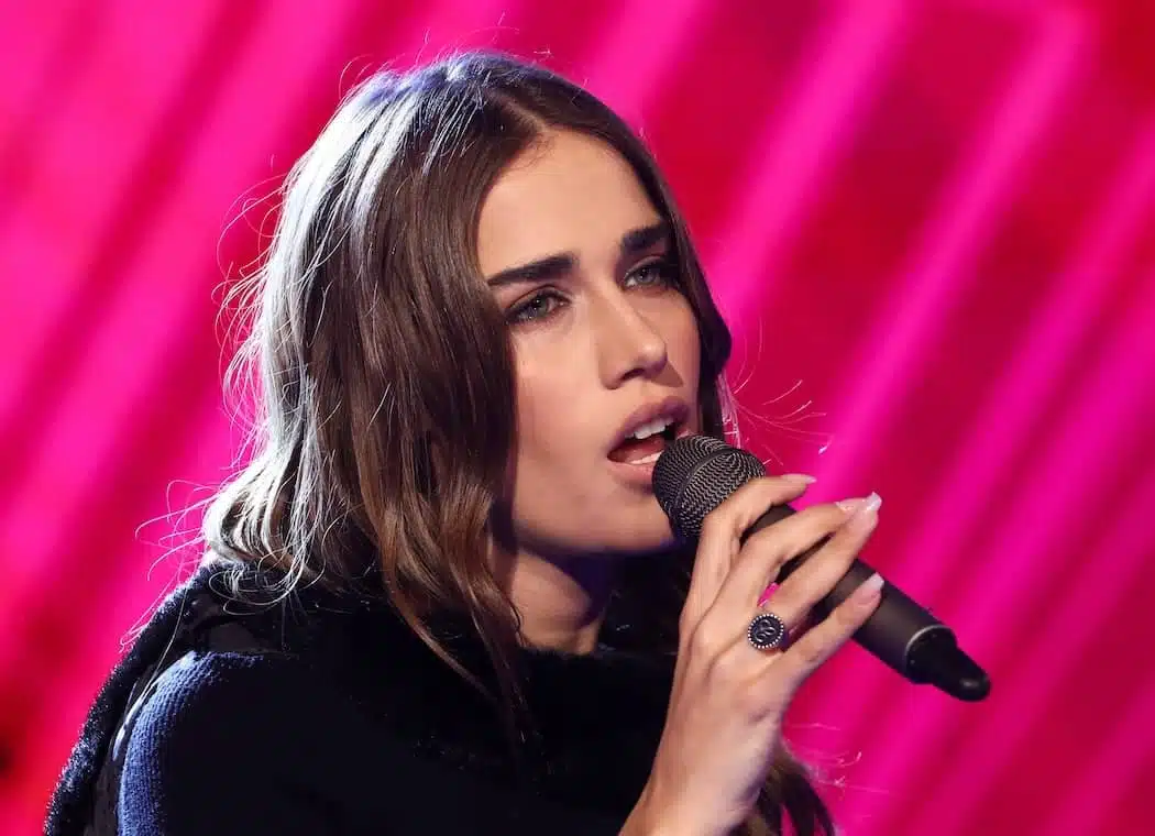 Clara è una delle cantanti donne italiane del momento