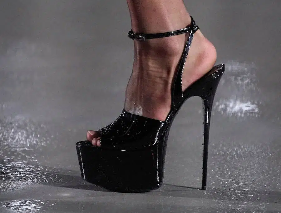 sandali alti estate 2022 saint laurent