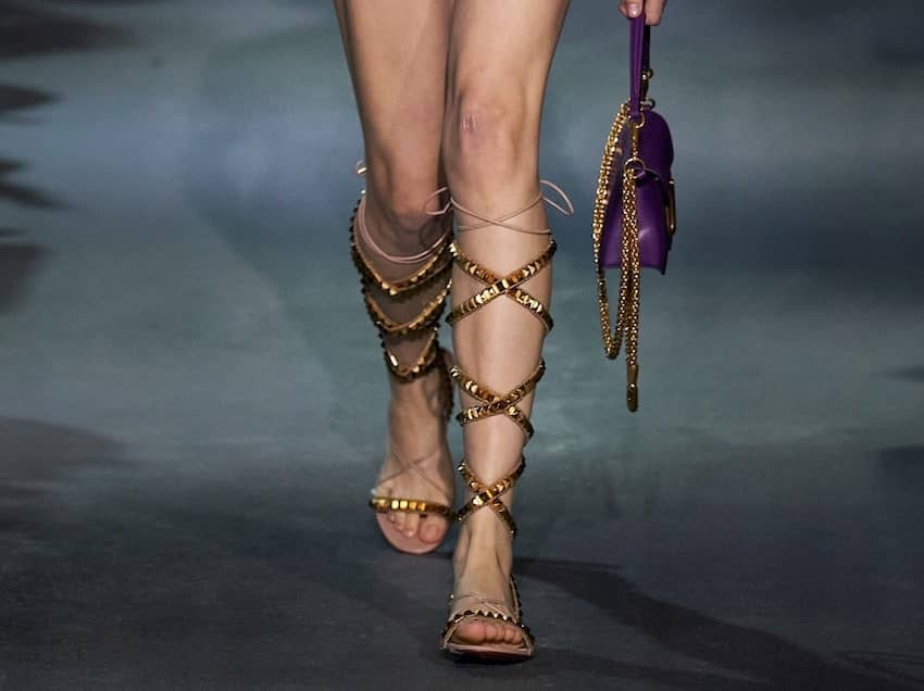 sandali gladiatore estate 2022 valentino