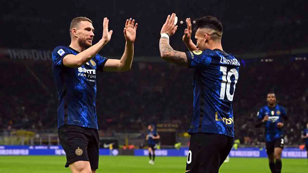 udinese inter serie a 2021 2022 lautaro martinez dzeko