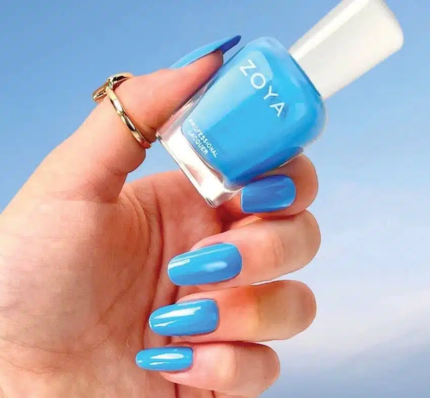 unghie azzurro pastello 2023 zoya
