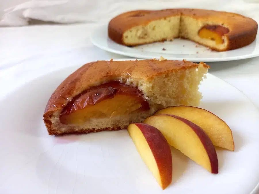 torta con pesche e yogurt