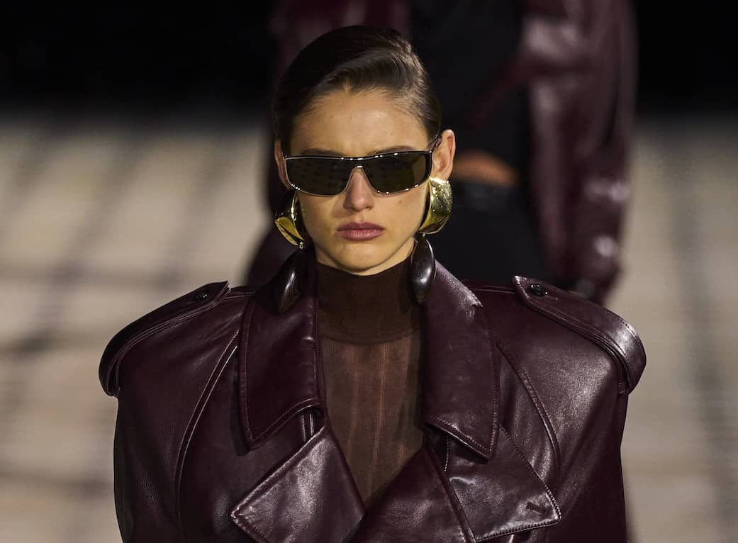 La sfilata di Saint Laurent P/E 2023 è la conferma che l 'eleganza