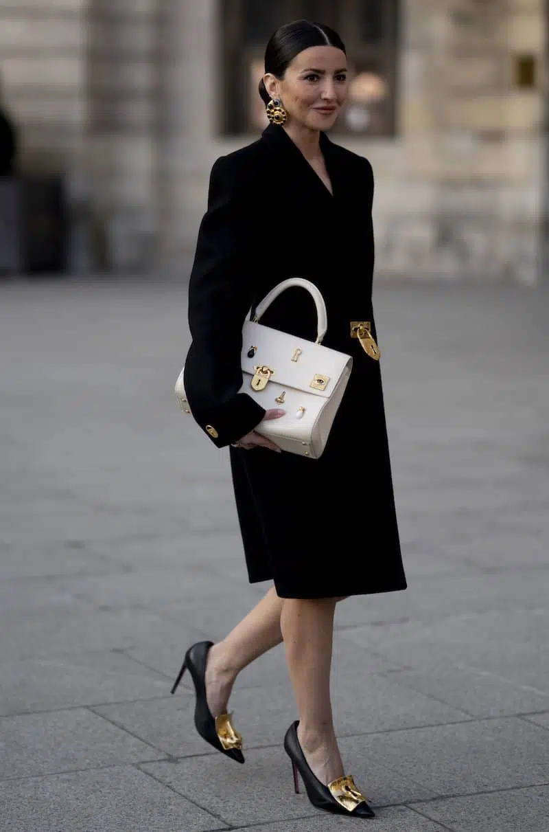 cappotto nero donna abbinamenti street style