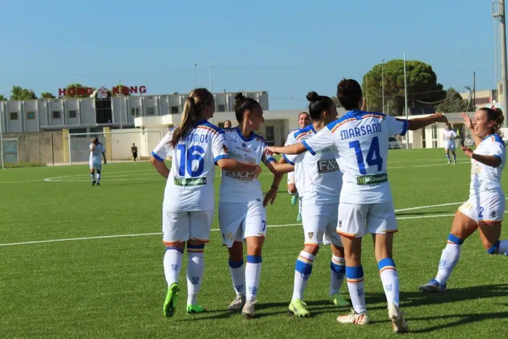 lino de lorenzis lecce women