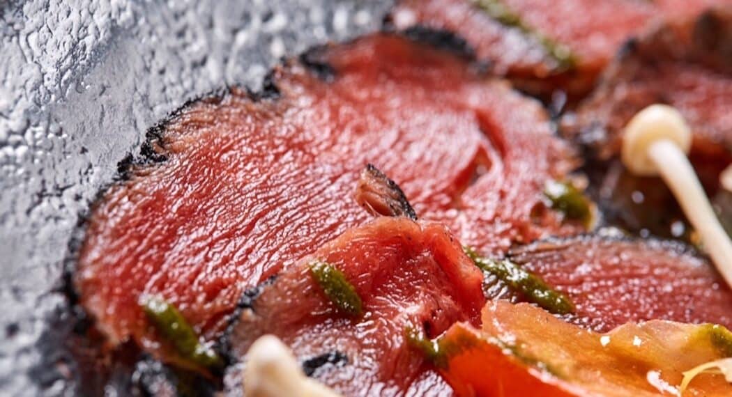 Ale Anoi fastidioso coltello per tagliare carne cruda entro Usando un