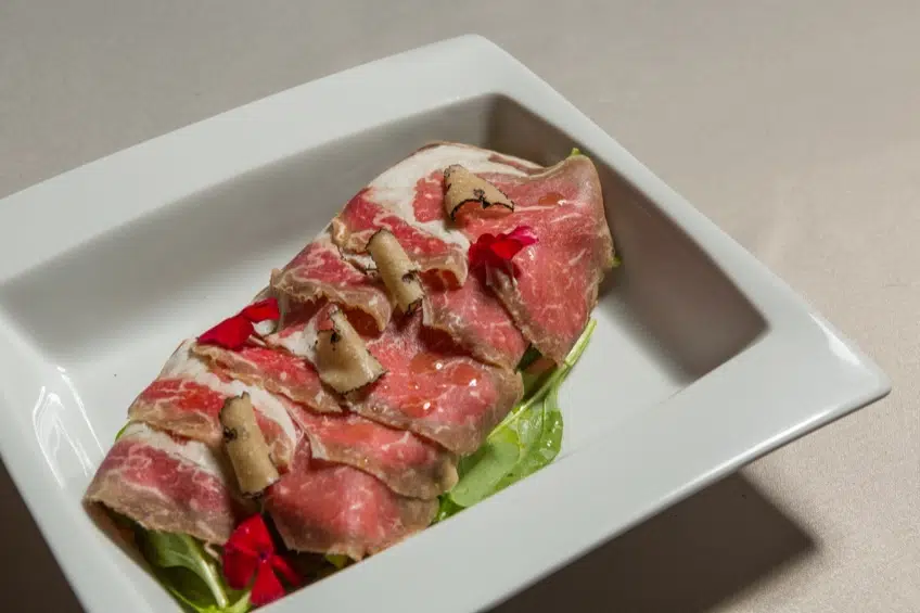 carpaccio di manzo ripieno di spinaci