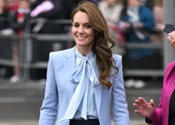 Kate Middleton da mamma a supermamma. Like e ironia social
