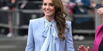 Kate Middleton da mamma a supermamma. Like e ironia social