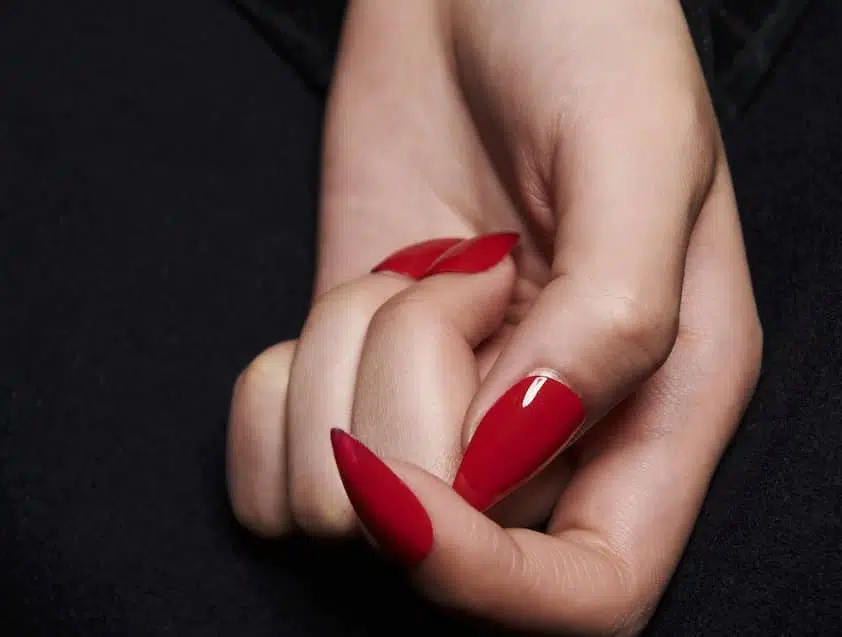 unghie gel rosse inverno 2023-