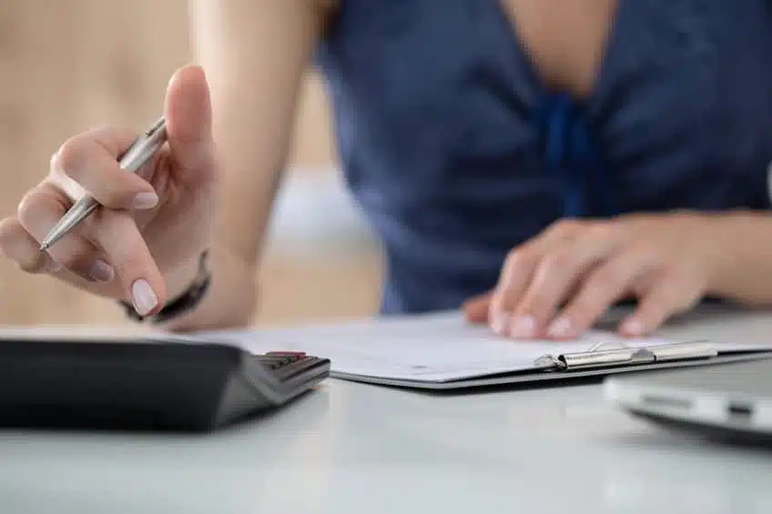 Finanziaria 2023 esempio tassazione partite iva e dipendenti
