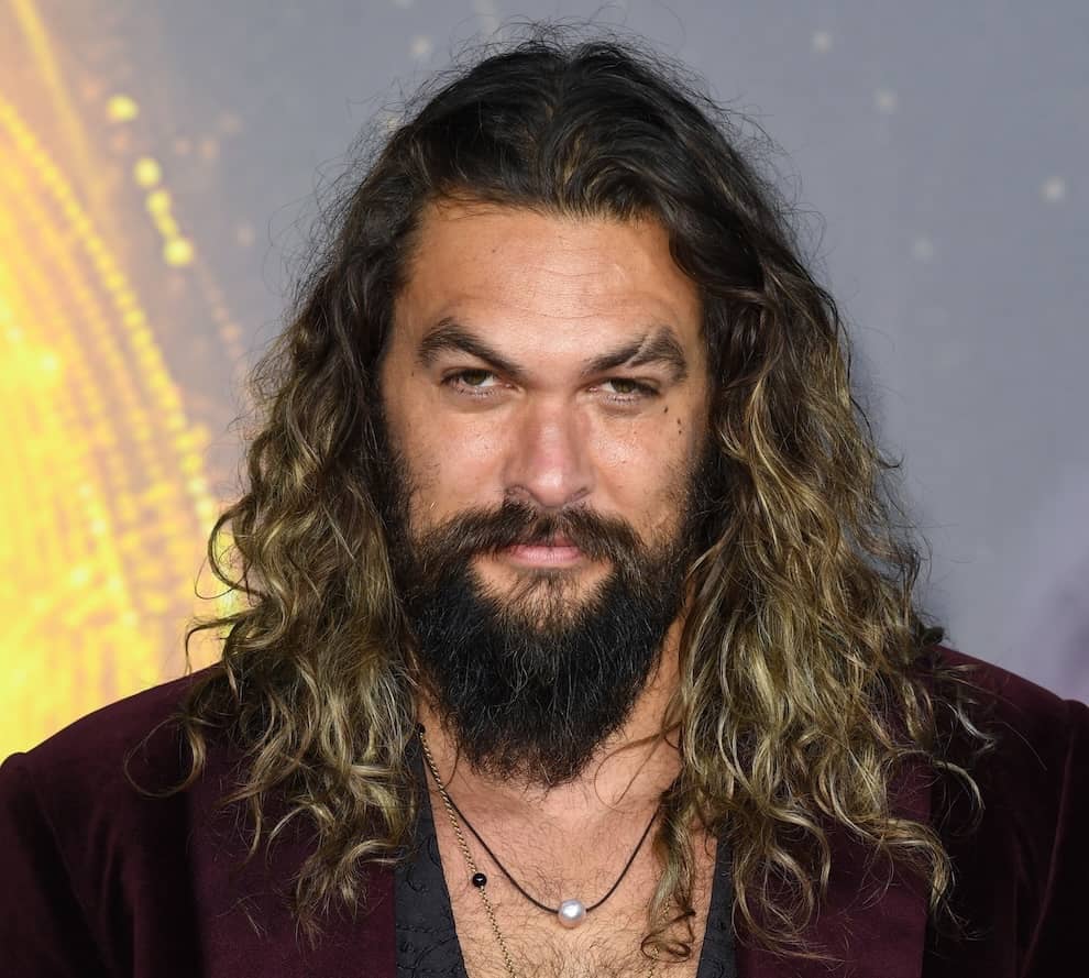Jason Momoa capelli lunghi barba lunga