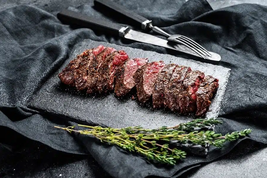tagliata di manzo rosmarino pepe rosa
