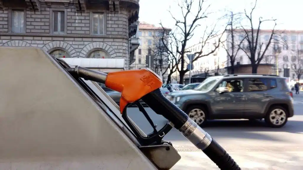 Bonus benzina 2023 a chi spetta
