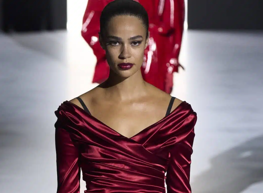 Vestiti inverno 2023-24 Dolce&Gabbana, eleganza eccessi e kardashian