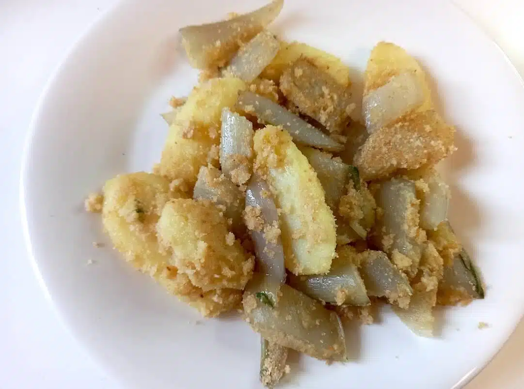 coste e patate in padella