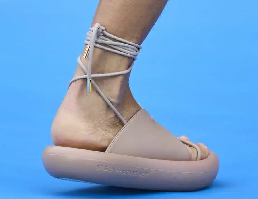 stella McCartney sandalo flatform