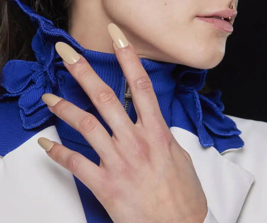 unghie gel nude 2023