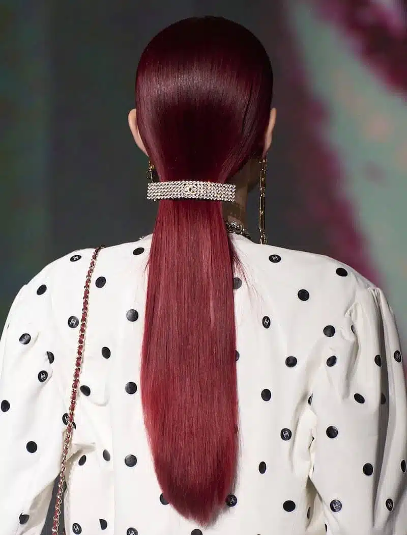 capelli lunghi rossi mogano estate 2023