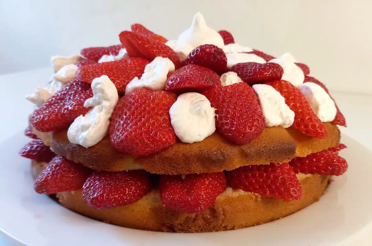 torta di fragole e panna facile