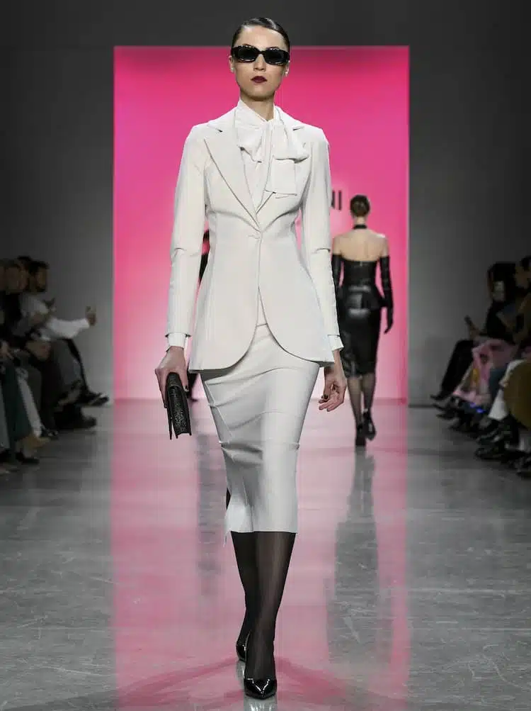 Chiara Boni tailleur bianco inverno 2023-2024