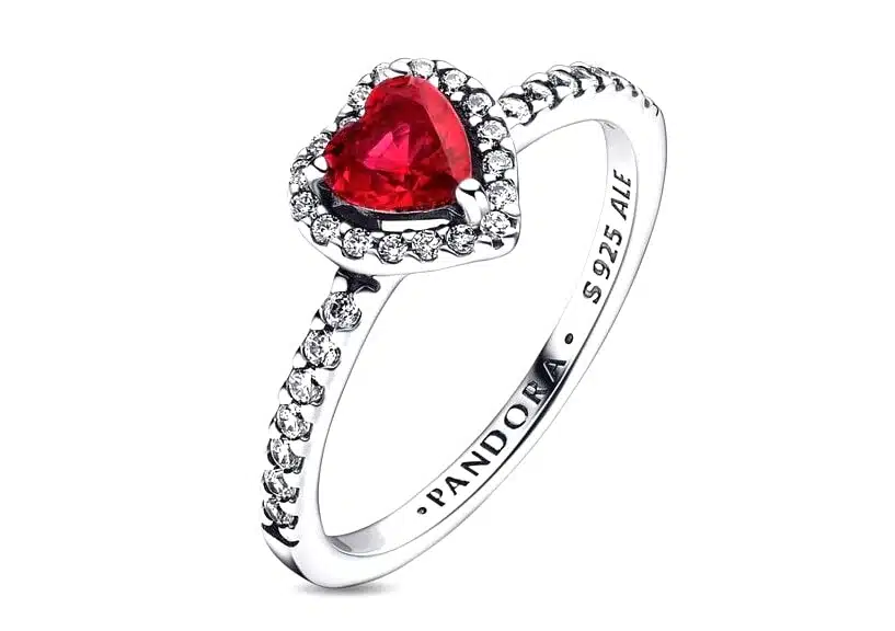 anello cuore rosso pandora inverno 2023