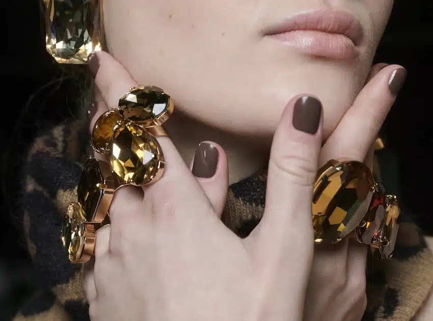 unghie 2023 2024 smalto marrone
