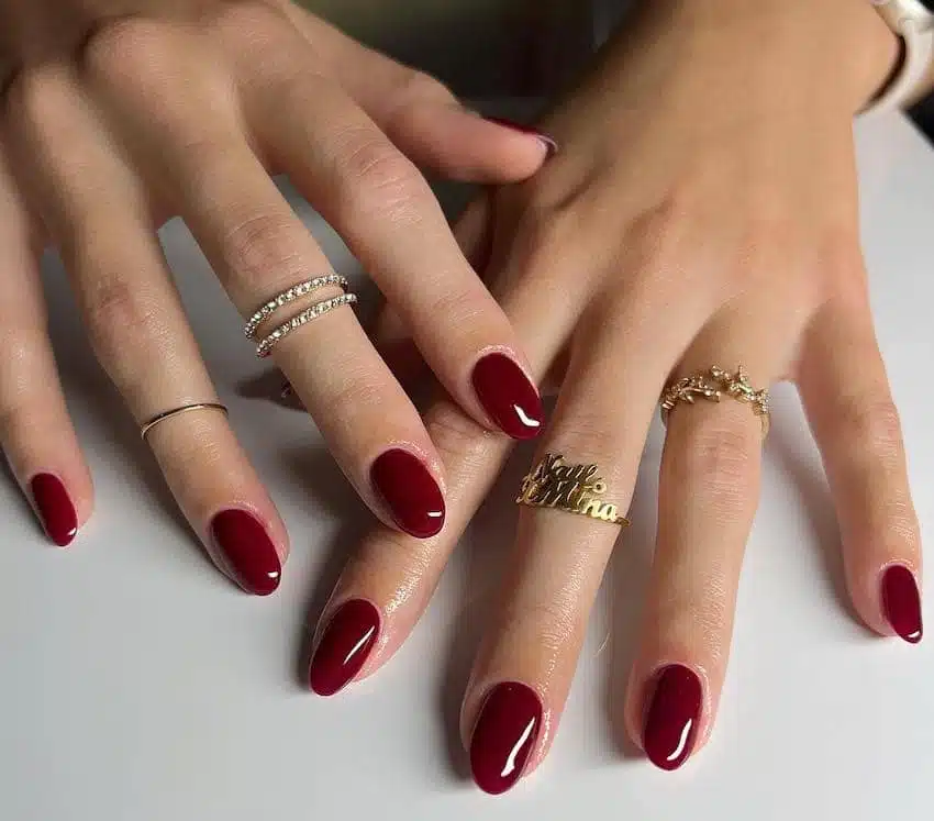 unghie gel bordeaux autunno 2023