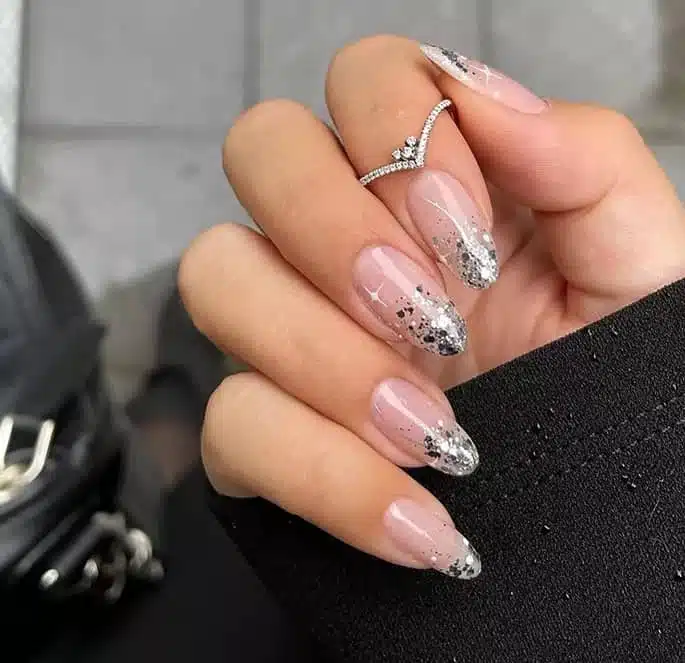 unghie glitter argento 2023