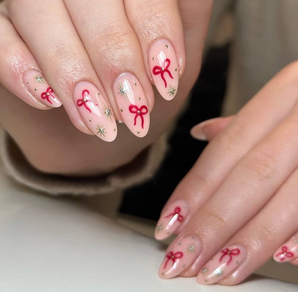 unghie di natale decorate con fiocco rosso