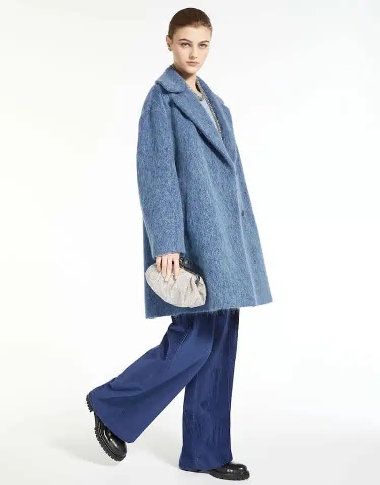 Le pellicce ecologiche sono ormai una tendenza costante nella moda invernale, come abbiamo visto nella collezione di Stella McCartney, ma anche nei tanti modelli che hanno sfilato in passerella. Ad esempio, Elisabetta Franchi le propone quasi ogni anno. Anche Luisa Spagnoli ha scelto i cappotti in pelo finto animalier per questa stagione. Purtroppo, essi costano 1800 euro. 