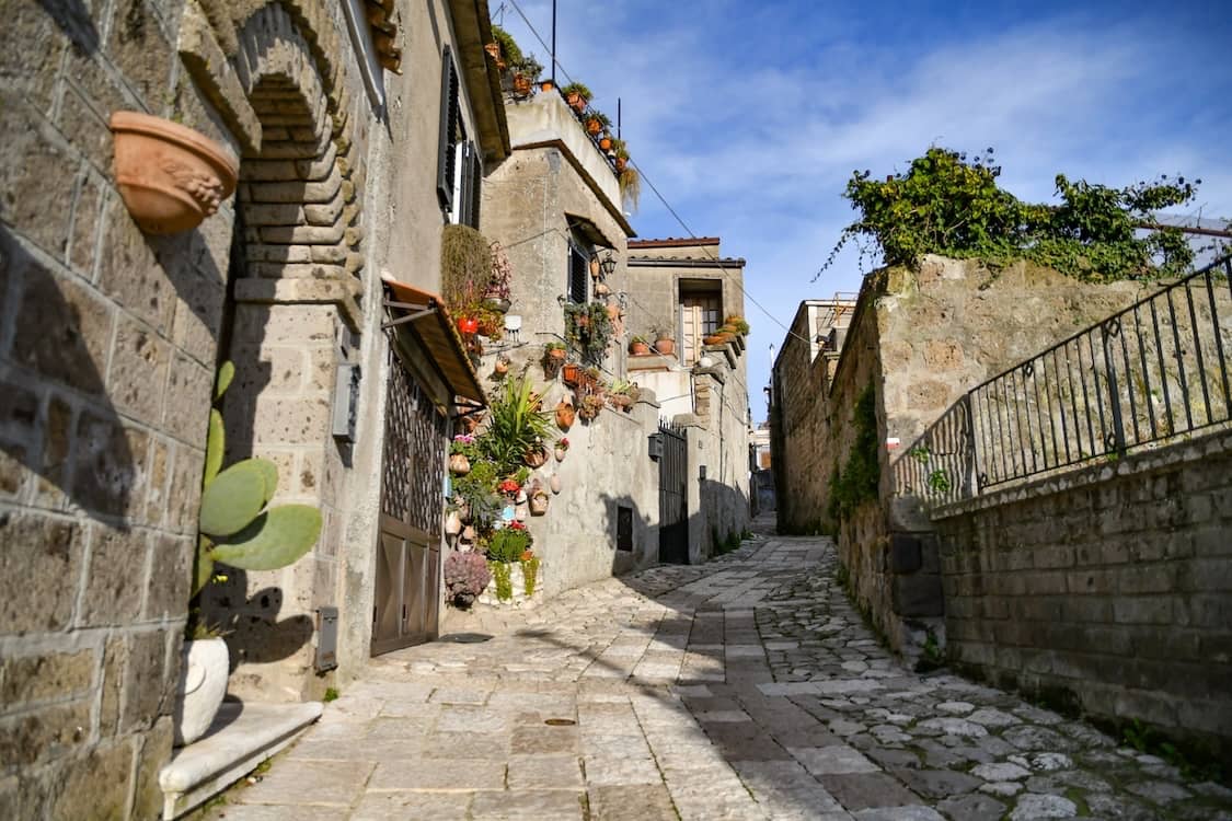 Bonus regione Campania 2024. 7 aiuti per figli e famiglia con Isee