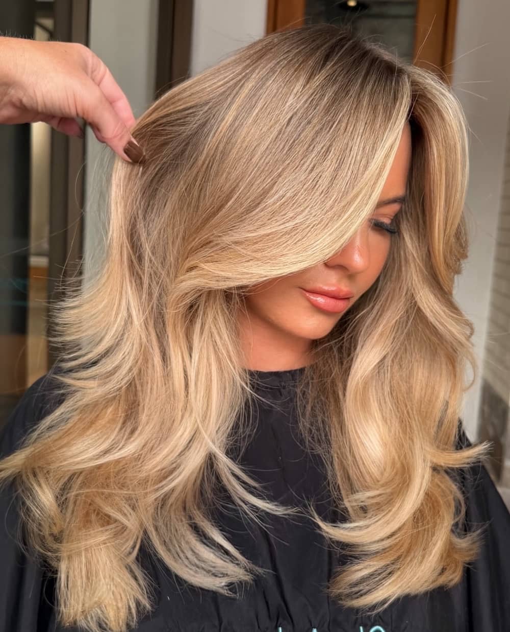 capelli biondo burro e oro con onde